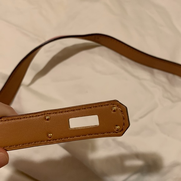 Thin  light pink golden buckle  fashionable belt size L adjustable 30.Must have!